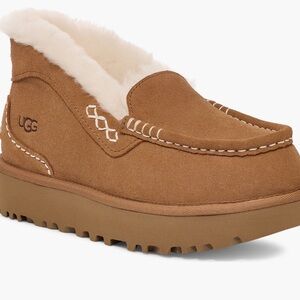 UGG Ansley Parc Genuine Shearling Platform
Slippers Size 5